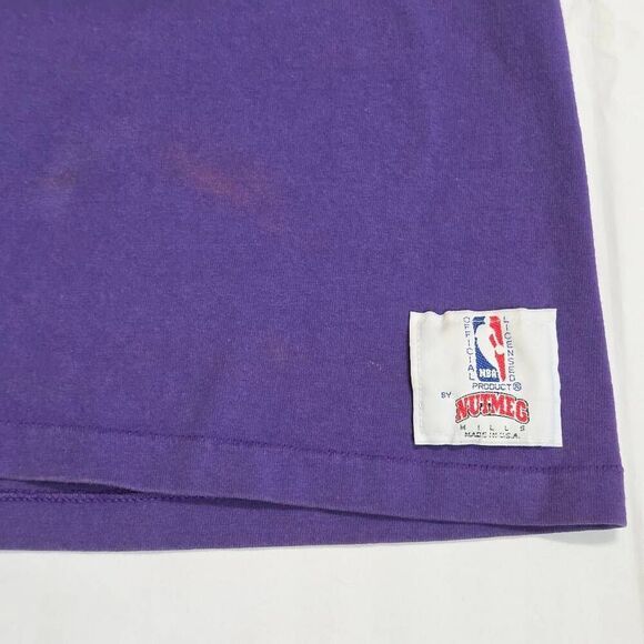 MAGIC JOHNSON LAKERS NUTMEG NBA SINGLE STICH MENS VINTAGE PURPLE T-SHIRT SIZE XL - Picture 4 of 7